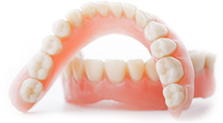 protezirovanie-pri-polnom-otsutstvii-zubov
